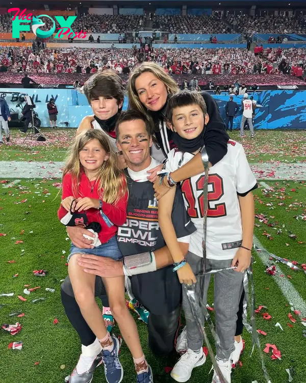 Tom Brady, Gisele Bündchen and their kids.