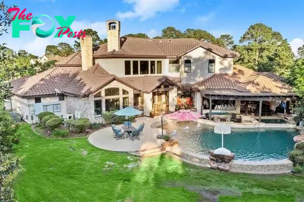 2. 875 million spring home delight the epitome of entertainment and luxury 46