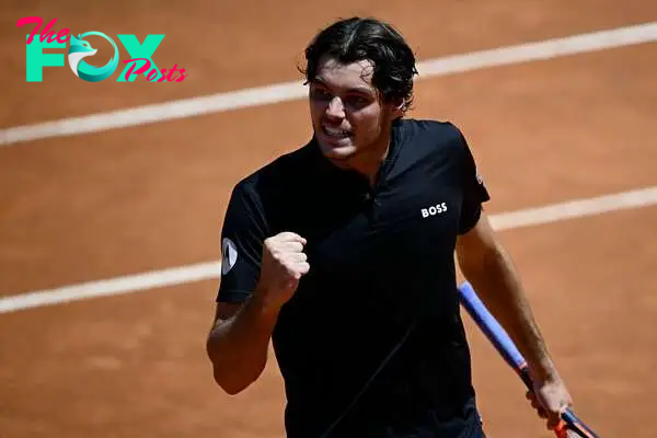 USA's Taylor Fritz celebrates after winning his match against Bulgaria's Grigor Dimitrov at the Men's ATP Rome Open tennis tournament at Foro Italico in Rome on May 14, 2024. (Photo by Filippo MONTEFORTE / AFP)