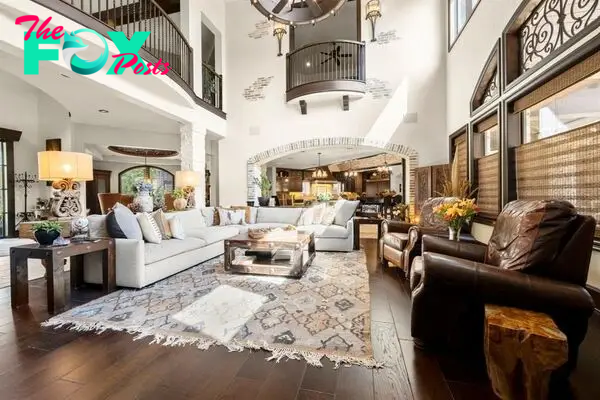 2. 875 million spring home delight the epitome of entertainment and luxury 9