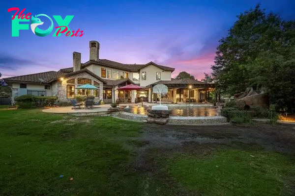 2. 875 million spring home delight the epitome of entertainment and luxury 44