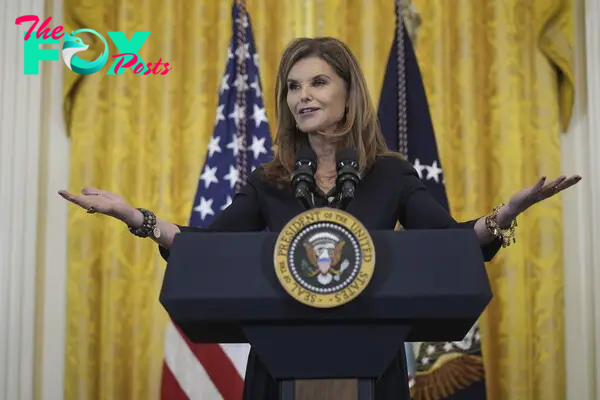 maria shriver at the president's podium