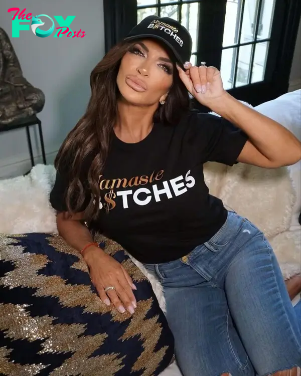 Teresa Giudice posing