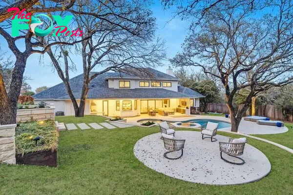 The Contemporary Farmhouse in Austin is a designer’s dream with warm oak floor contrasting with light walls for a classic feel now available for sale. This home located at 5101 Cuesta Verde, Austin, Texas; offering 5 bedrooms and 6 bathrooms with over 4,700 square feet of living spaces.