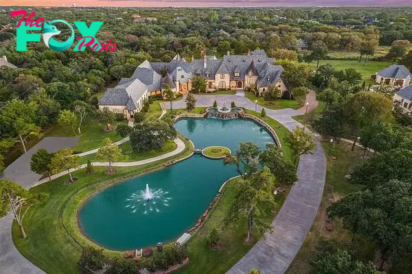 The Estate in Southlake, a true dream home with designer finishes opens to a luxurious living area exudes opulence on over 7 acres featuring a private pond with gorgeous fountains is now available for sale. This home located at 935 W Dove Rd, Southlake, Texas