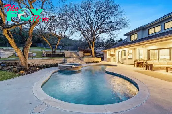 The Contemporary Farmhouse in Austin is a designer’s dream with warm oak floor contrasting with light walls for a classic feel now available for sale. This home located at 5101 Cuesta Verde, Austin, Texas; offering 5 bedrooms and 6 bathrooms with over 4,700 square feet of living spaces.