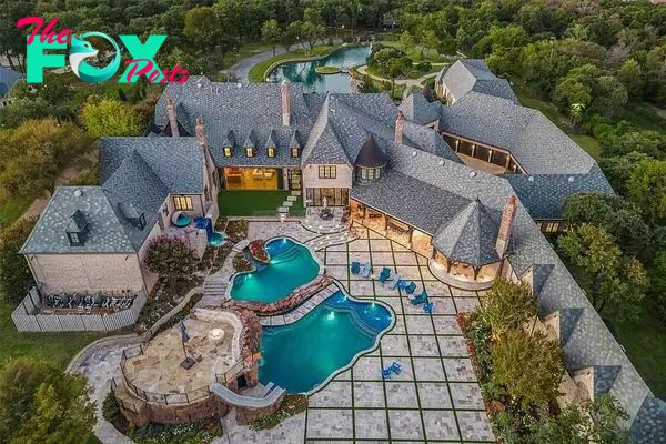 The Estate in Southlake, a true dream home with designer finishes opens to a luxurious living area exudes opulence on over 7 acres featuring a private pond with gorgeous fountains is now available for sale. This home located at 935 W Dove Rd, Southlake, Texas