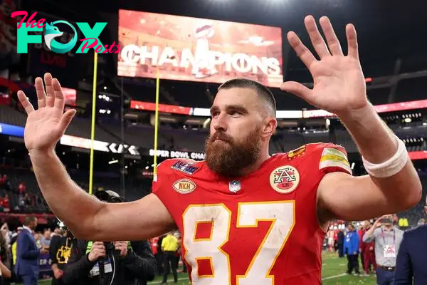 LAS VEGAS, NEVADA - FEBRUARY 11: Travis Kelce #87 of the Kansas City Chiefs waves to fans after defeating the San Francisco 49ers 25-22 during Super Bowl LVIII at Allegiant Stadium on February 11, 2024 in Las Vegas, Nevada.   Jamie Squire/Getty Images/AFP (Photo by JAMIE SQUIRE / GETTY IMAGES NORTH AMERICA / Getty Images via AFP)