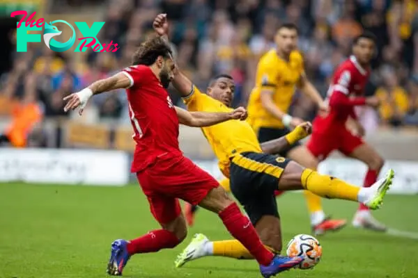 WOLVERHAMPTON, ENGLAND - Saturday, September 16, 2023: Liverpool's Mohamed Salah crosses the ball to assist the equalising goal during the FA Premier League match between Wolverhampton Wanderers FC and Liverpool FC at Molineux Stadium. Liverpool won 3-1. (Pic by David Rawcliffe/Propaganda)