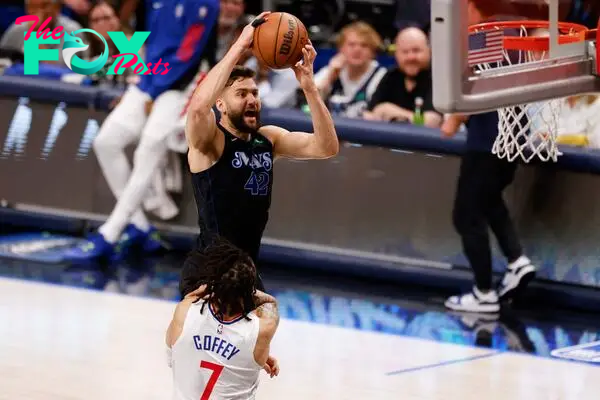 The Dallas Mavericks are close to sealing a series win over the Oklahoma City Thunder, who visit American Airlines Center in the Western Conference semi-finals today.