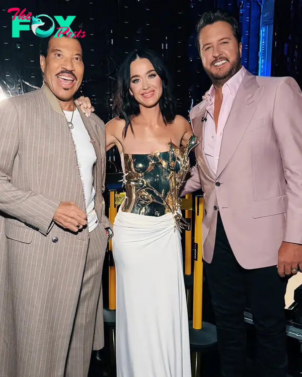 Lionel Richie, Katy Perry and Luke Bryan posing together 