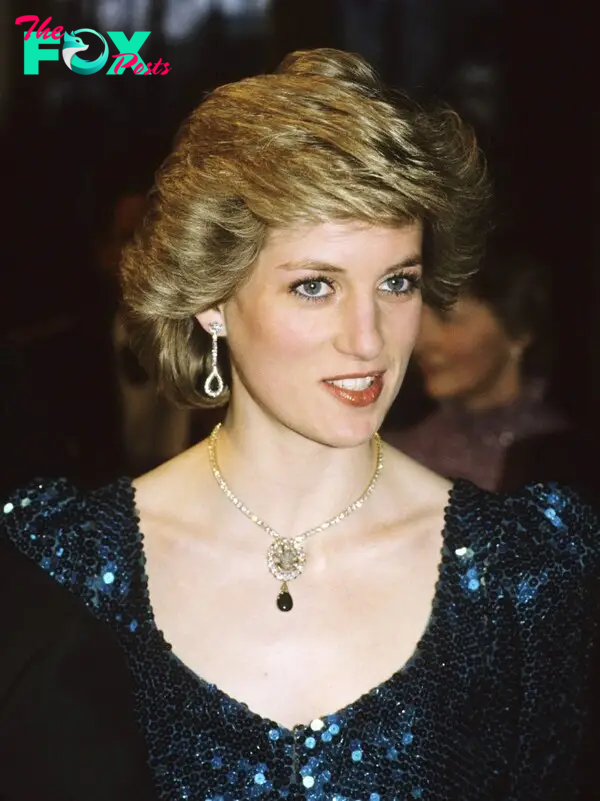 Diana wearing an open-neck sequined dark green dress, a jewel necklace with a large pendant and diamond earrings