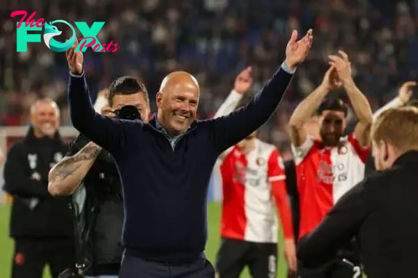 Arne Slot of Feyenoord get the applauds of the fans during the Dutch Eredivisie match between Feyenoord and PEC Zwolle at Stadion Feijenoord on May 5, 2024 in Rotterdam, Netherlands. (Photo by Hans van der Valk/Orange Pictures)