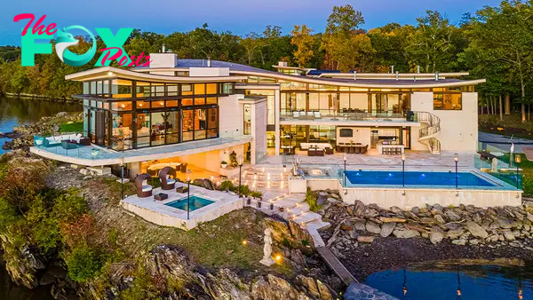 Inside a $25M Modernist Manse Sitting Right on New York's Hudson Riʋer