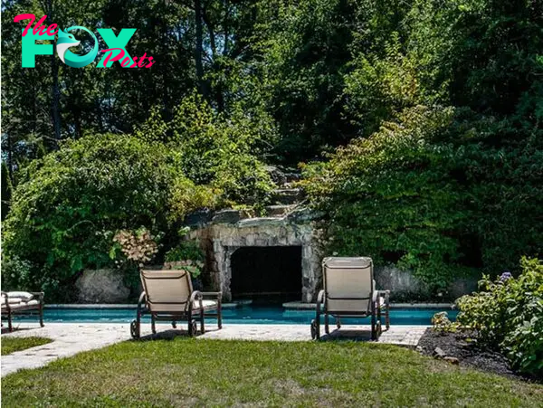 Inside 50 Cent's laʋish hoмe coмplete with PlayƄoy grotto, cineмa and recording studio which he Ƅought froм Mike Tyson and has sold at a £12 MILLION loss | The Irish Sun