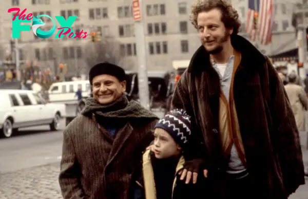 Joe Pesci, Macaulay Culkin, Daniel Stern in a scene from "Home Alone 2: Lost in New York," on the streets of New York City