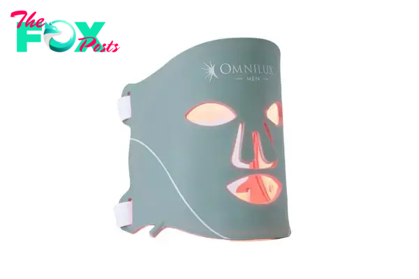 A red light therapy mask