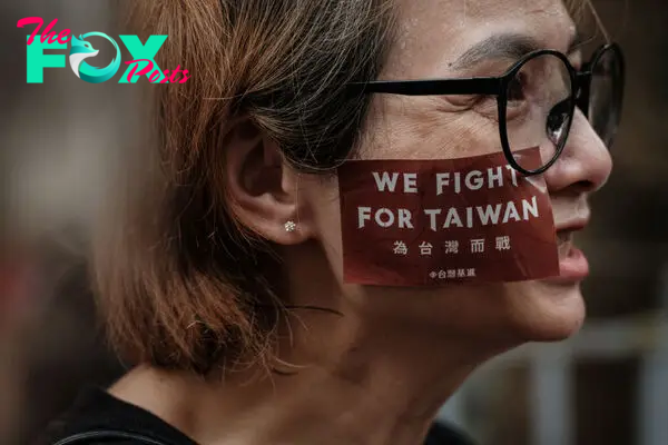 TOPSHOT-TAIWAN-POLITICS-PARLIAMENT