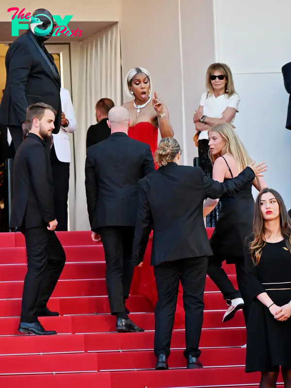 Kelly Rowland telling off guard on Cannes red carpet.