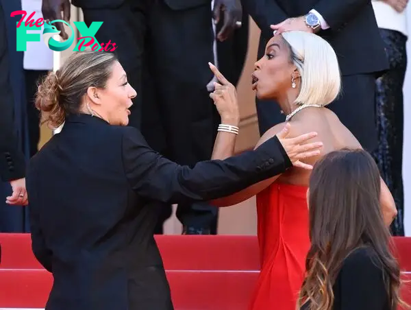 Kelly Rowland telling off guard on Cannes red carpet.