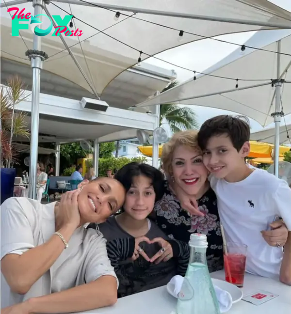 Jennifer Lopez with her mom and children.