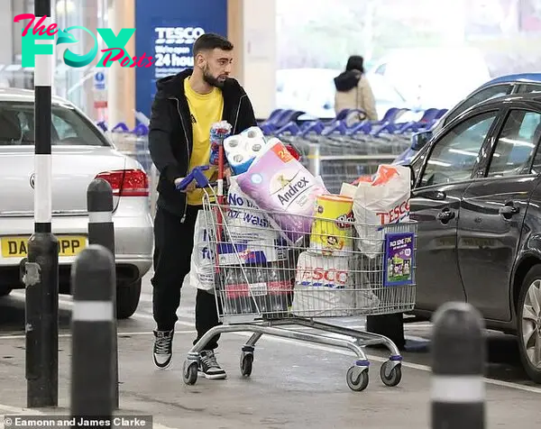 Bruno Fernandes and his wife stock up as Man United's £68m signing goes on shopping spree | Daily Mail Online