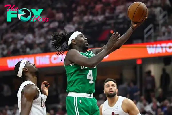  Boston Celtics guard Jrue Holiday (4) drives to the basket between Cleveland Cavaliers guard Caris LeVert 