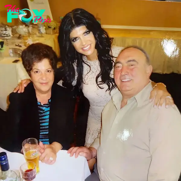 Teresa Giudice posing with her parents