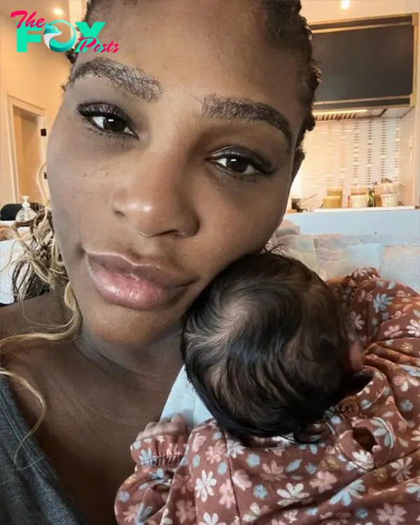Serena Williams holding her daughter Adira. 