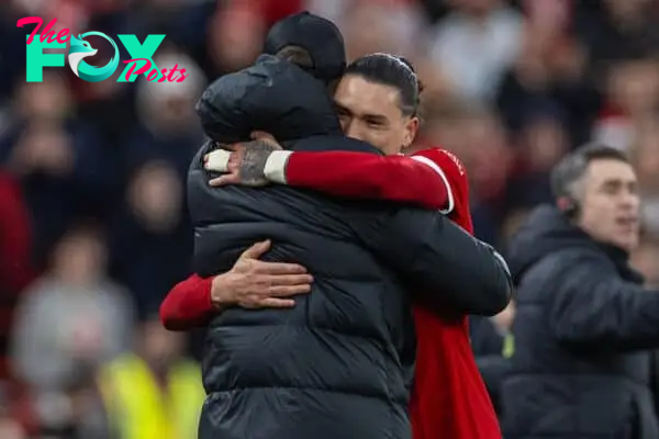 LIVERPOOL, ENGLAND - Sunday, January 28, 2024: Liverpool's Darwin Núñez gets a bear hug from manager Jürgen Klopp during the FA Cup 4th Round match between Liverpool FC and Norwich City FC at Anfield. (Photo by David Rawcliffe/Propaganda)
