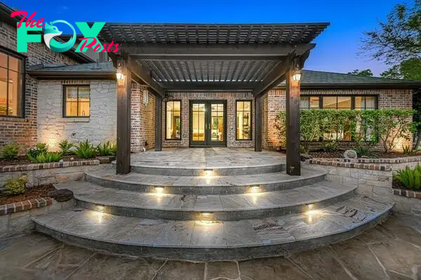 Luxurious custom estate set on expansive 3 acres in katy texas asking 2. 85 million 11