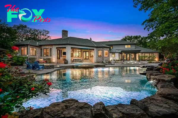 Luxurious custom estate set on expansive 3 acres in katy texas asking 2. 85 million 2 1
