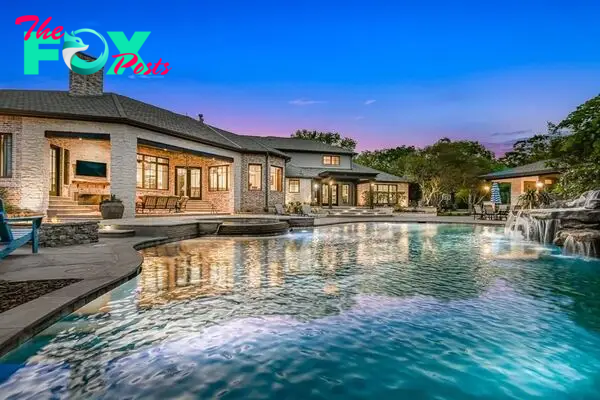 Luxurious custom estate set on expansive 3 acres in katy texas asking 2. 85 million 9