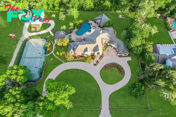 Luxurious custom estate set on expansive 3 acres in katy texas asking 2. 85 million 7 1