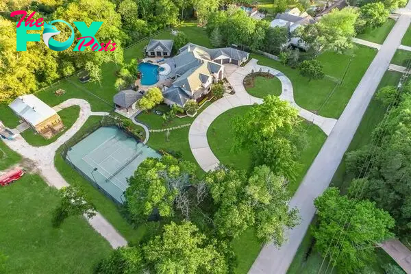 Luxurious custom estate set on expansive 3 acres in katy texas asking 2. 85 million 3