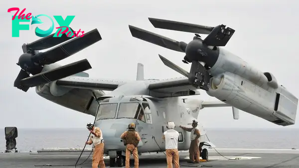 Helicopter-Transformer" MV-22 Osprey Unfolds its Wings • Highlights - YouTube