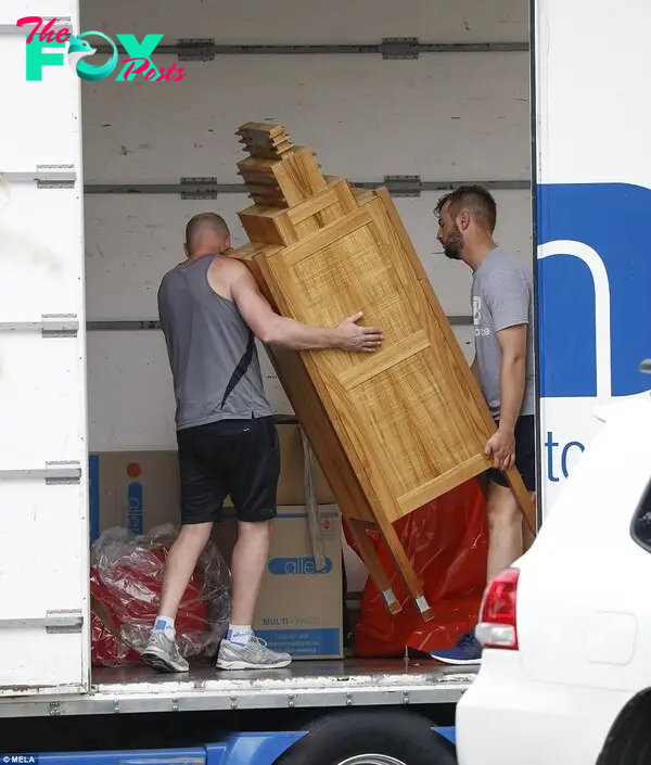 Moʋing out: On Saturday, reмoʋalists were photographed at the estranged couple's Toorak property, loading up a truck