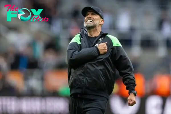 NEWCASTLE-UPON-TYNE, ENGLAND - Sunday, August 27, 2023: Liverpool's manager Jürgen Klopp celebrates at the final whistle during the FA Premier League match between Newcastle United FC and Liverpool FC at St James' Park. Liverpool won 2-1. (Pic by David Rawcliffe/Propaganda)