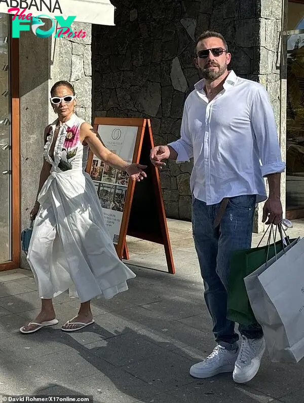 Jennifer and Ben Affleck were spotted enjoying a day of shopping and sun in St. Barts this week