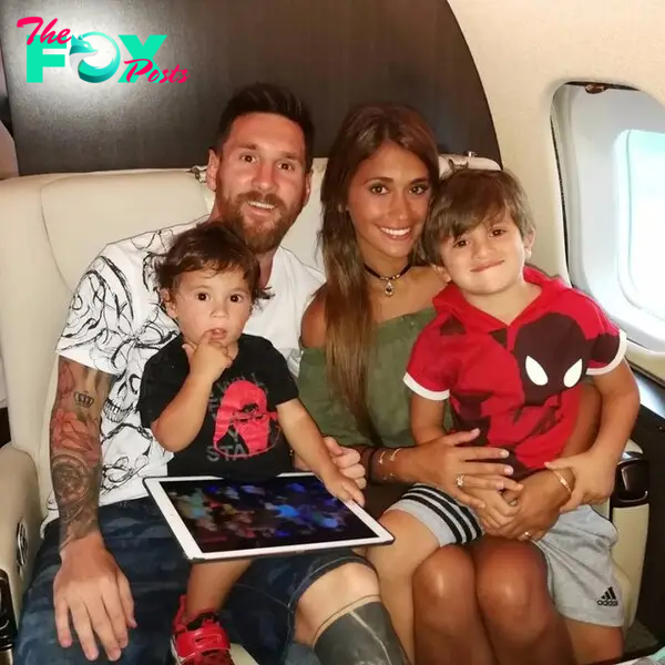 Looking at the 17.6 million USD plane that Messi bought a long time ago and is using to fly to PSG: A series of identifying details, steps stamped with the names of the roof and his children - Photo 1.