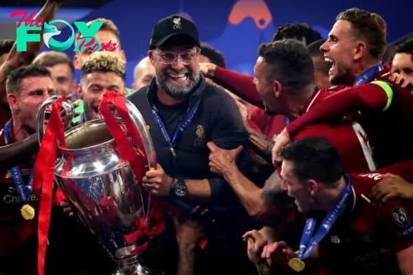 TBGFF6 Manager of Liverpool, Jurgen Klopp celebrates with his players and the trophy - Tottenham Hotspur v Liverpool, UEFA Champions League Final 2019, Wanda Metropolitano Stadium, Madrid - 1st June 2019. (PA Images / Alamy Stock Photo)