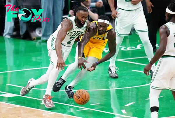 Boston Celtics guard Jaylen Brown (7)