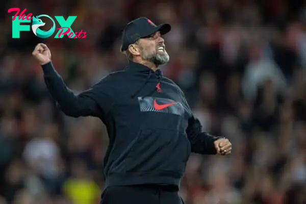 LIVERPOOL, ENGLAND - Wednesday, August 31, 2022: Liverpool's manager Jürgen Klopp celebrates after the FA Premier League match between Liverpool FC and Newcastle United FC at Anfield. Liverpool won 2-1. (Pic by David Rawcliffe/Propaganda)
