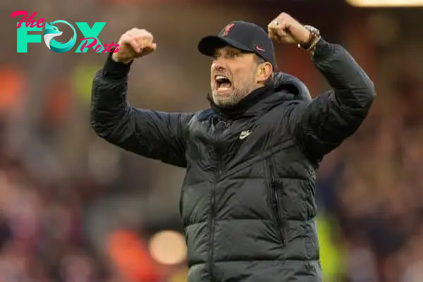 LIVERPOOL, ENGLAND - Sunday, January 16, 2022: Liverpool's manager Jurgen Klopp celebrates after the FA Premier League match between Liverpool FC and Brentford FC at Anfield. Liverpool won 3-0. (Pic by David Rawcliffe/Propaganda)