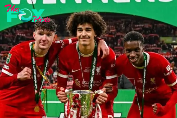 LONDON, ENGLAND - Sunday, February 25, 2024: Liverpool's Lewis Koumas, Jayden Danns and Trey Nyoni celebrate with the trophy after the Football League Cup Final match between Chelsea FC and Liverpool FC at Wembley Stadium. Liverpool won 1-0 after extra-time. (Photo by Peter Powell/Propaganda)