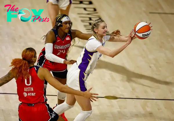 LONG BEACH, CALIFORNIA - MAY 21: Cameron Brink #22 of the Los Angeles Sparks passes the ball against Aaliyah Edwards #24 of the Washington Mystics in the second half at Walter Pyramid on May 21, 2024 in Long Beach, California. NOTE TO USER: User expressly acknowledges and agrees that, by downloading and or using this photograph, User is consenting to the terms and conditions of the Getty Images License Agreement.   Ronald Martinez/Getty Images/AFP (Photo by RONALD MARTINEZ / GETTY IMAGES NORTH AMERICA / Getty Images via AFP)