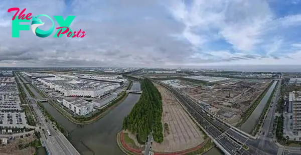 An aerial panoramic drone photo taken on May 23, 2024 shows the construction site (R) of US carmaker Tesla's Megapack factory in east China's Shanghai. PHOTO: XINHUA