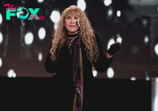 Stevie Nicks wears Taylor Swift "TTPD" bracelet while singing at BottleRock Festival