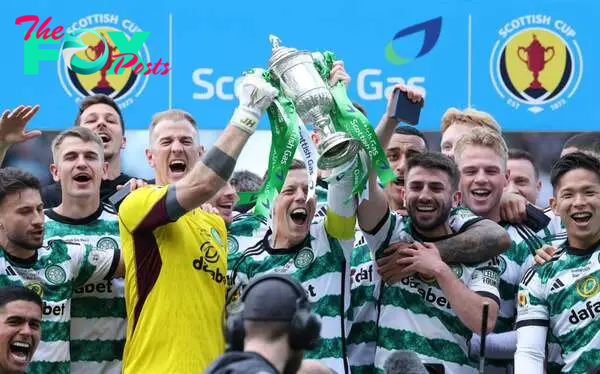 Joe Hart and Callum McGregor of Celtic lift the Scottish Cup after the Scottish Cup Final match between Celtic and Rangers at Hampden Park on May 2...