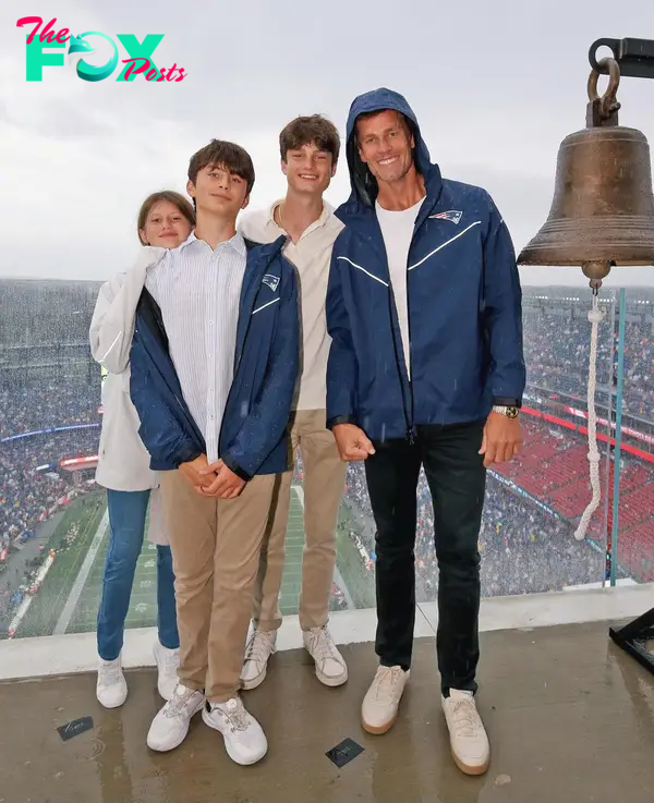 Tom Brady and his kids.